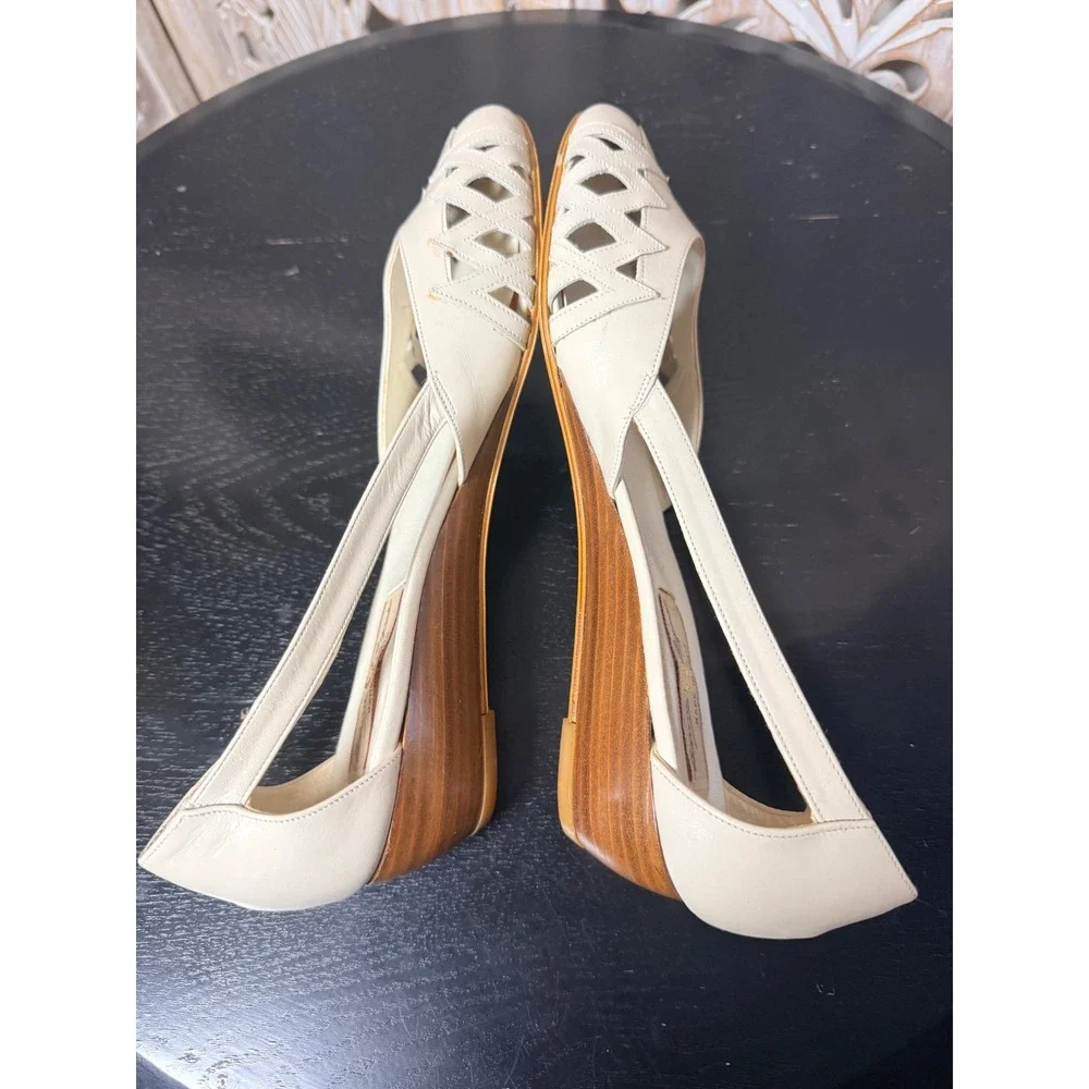 Etienne Aigner Cream Leather Cut Out Pointy Toe Kitten Heels Made in Italy 8.5/9